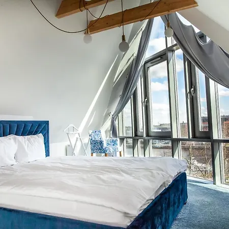 Space Old Town - River View Apartment
