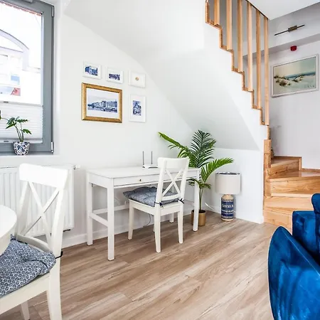 Space Old Town - River View Apartment